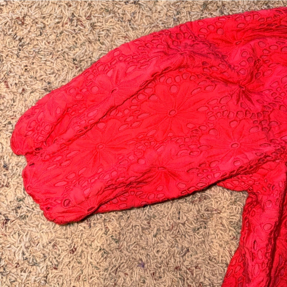 Women’s Red Floral Eyelet Cropped Blouse - Size M​​ - Picture 5 of 5